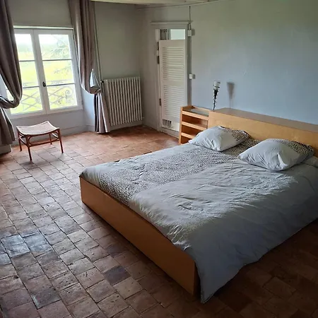Chateau De La Genaiserie - D'hotes Bed & Breakfast